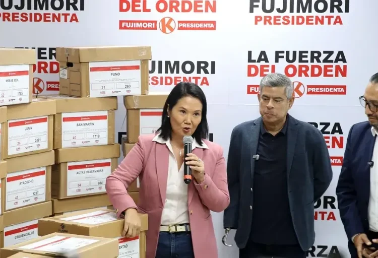 Fujimori supera los 48.000 votos de ventaja con 99.976 % de conteo de elecciones en Perú