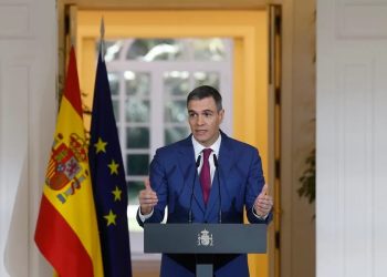 Parlamento español presiona a Sánchez para que dimita por escándalos de corrupción