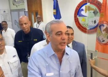 Abinader defiende la cesantía y responde a Leonel tras críticas a la reforma fiscal