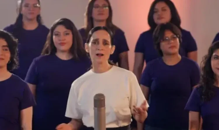 Reportan que Julieta Venegas dejaría de promocionar “La Niña Futbolista” tras controversia