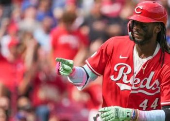 Elly de la Cruz avanza en su recuperación; Rojos esperan definir próximos pasos