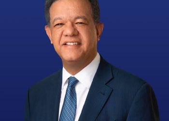 Leonel Fernández pide al Gobierno reducir los precios de los combustibles