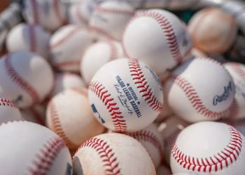 MLB y sindicato de jugadores inician negociaciones de un nuevo convenio colectivo con debate sobre tope salarial