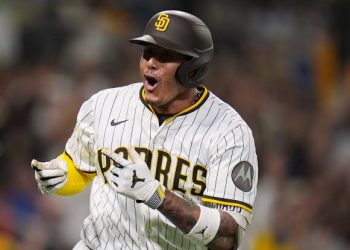 Machado decide en extrainnings y guía remontada de los Padres sobre Texas