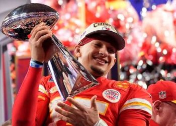 Patrick Mahomes firma histórica extensión con los Chiefs hasta 2033 por más de US$500 millones