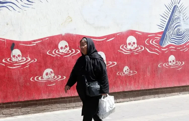 El ministro de Exteriores de Irán dice que solo su país es el responsable de que Ormuz vuelva a la normalidad