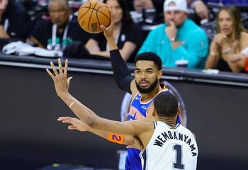 Knicks sobreviven al cierre de Spurs y toman ventaja 2-0 en las Finales de la NBA
