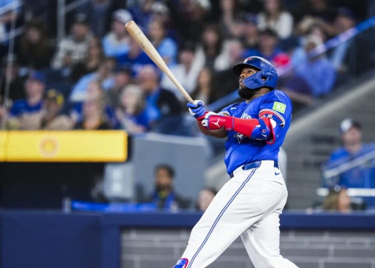 Vladimir Guerrero Jr. rompe larga sequía de poder y da señales de despertar con los Azulejos