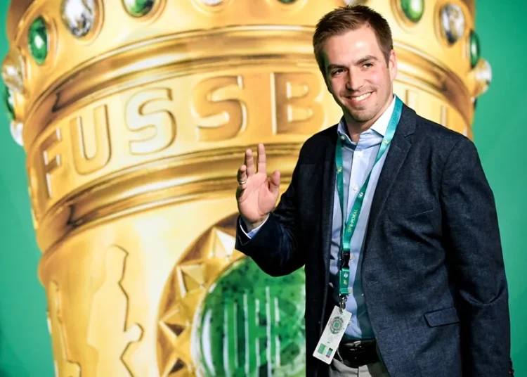 El exinternacional alemán Philipp Lahm arremete contra Infantino y lo acusa de «vender» el Mundial