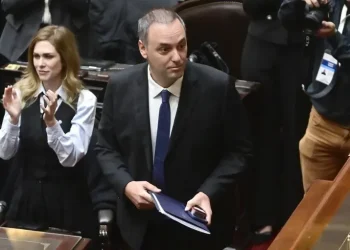 Adorni, el jefe del Gabinete argentino investigado, solicita ingresar a la amnistía fiscal