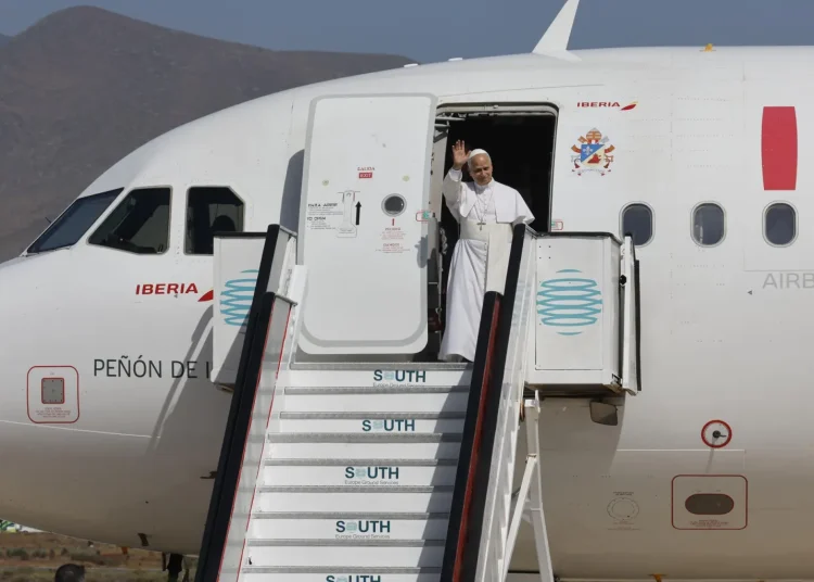 El avión de León XIV aterriza en Gran Canaria
