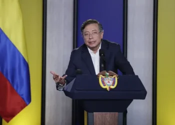 Petro rechaza versiones sobre una permanencia en el poder más allá del final de su mandato