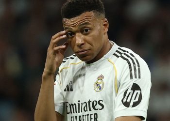 Mbappé impulsa a Francia a octavos y mantiene viva su carrera goleadora con Messi