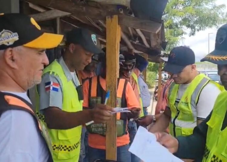 Inician operativo de regularización de paradas de motoconcho en Bonao