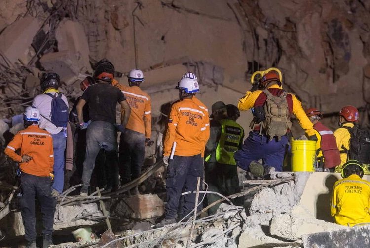 Ascienden 920 el número de muertos y 3.360 heridos tras terremotos en Venezuela