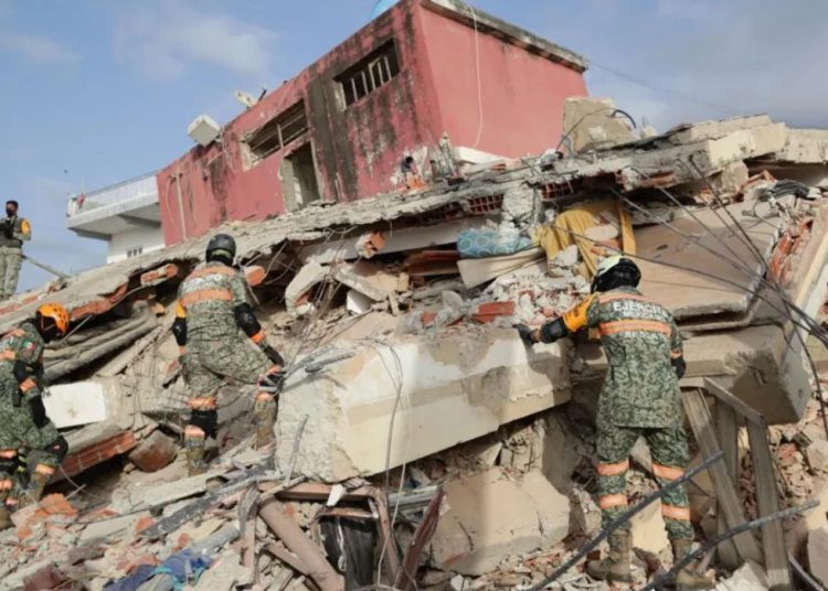 Venezuela entra en horas críticas mientras continúa el rescate de víctimas