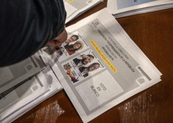 De la Espriella aventaja a Cepeda por 1,85 puntos con el 89,58% de las mesas informadas