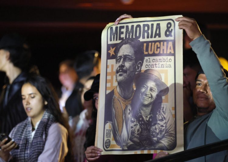 La izquierda colombiana se resiste a reconocer derrota y mantiene esperanza en escrutinio