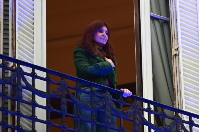 Cristina Fernández cumple un año presa y se aferra a liderazgo de un peronismo en el limbo