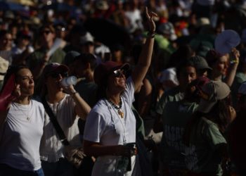 Medio millón de personas acude a la vigilia del papa en la plaza de Lima de Madrid