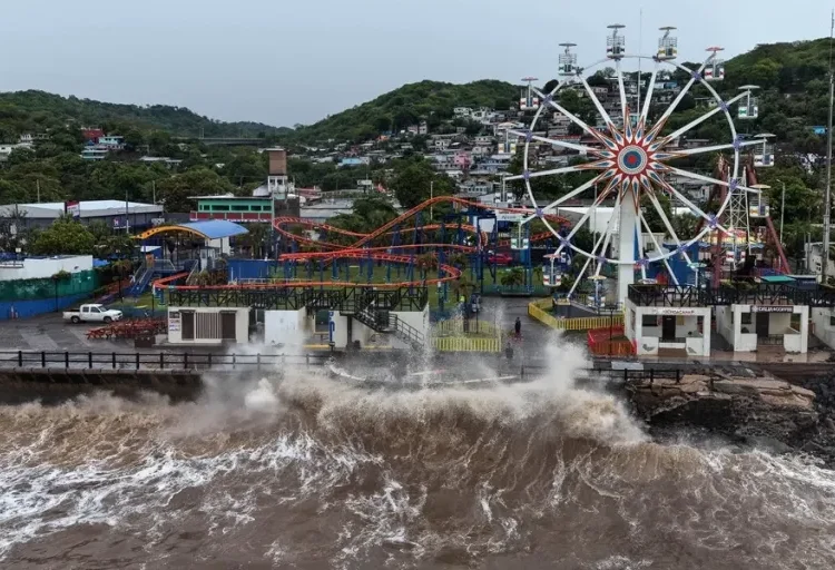 La tormenta Cristina deja a más de 200 personas en albergues e inundaciones en El Salvador