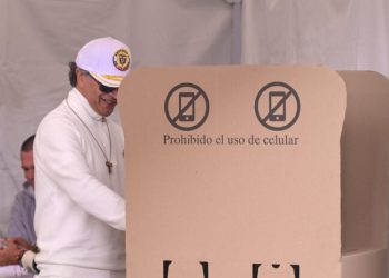 Petro denuncia «muchas irregularidades» en reñida votación que gana De la Espriella