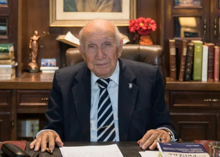 Don Vincho celebra 95 años entre reconocimientos por su trayectoria política y jurídica