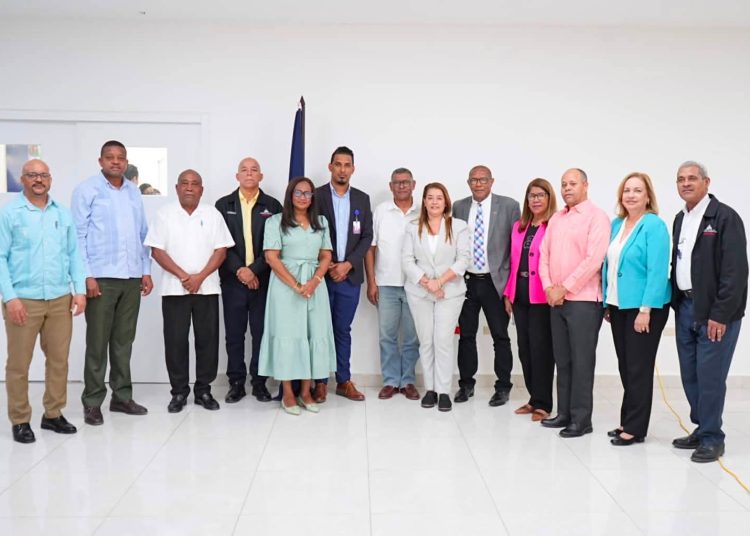 Regional 03 de Educación, Azua, participa en socialización de resultados de fiscalización para fortalecer la transparencia