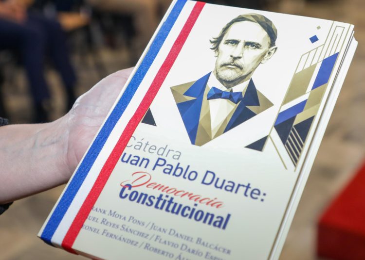 Abinader llama a honrar el legado de Duarte con compromiso ciudadano