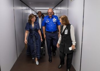 Raquel Peña regresa al país tras concluir agenda internacional