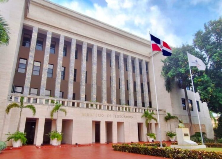 Ministerio de Educación firma alianza para promover hábitos saludables en las escuelas