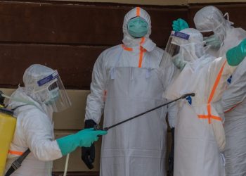 Congo eleva a 828 los fallecidos y a 2,124 los casos confirmados por brote de ébola