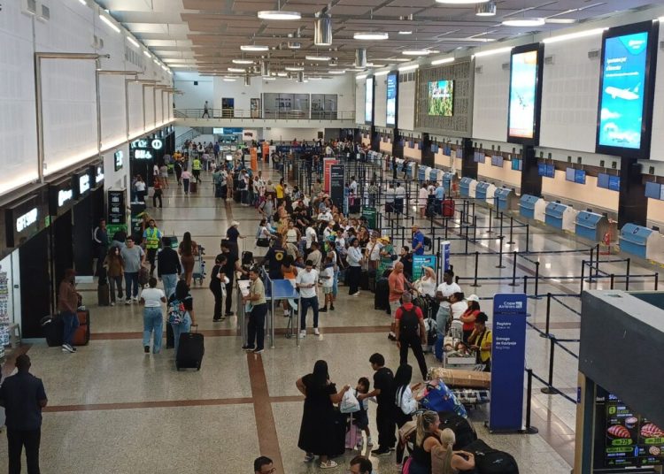 Cancelan 18 vuelos en el AILA por mal tiempo en el noreste de EE. UU.; más de 2,500 pasajeros resultan afectados