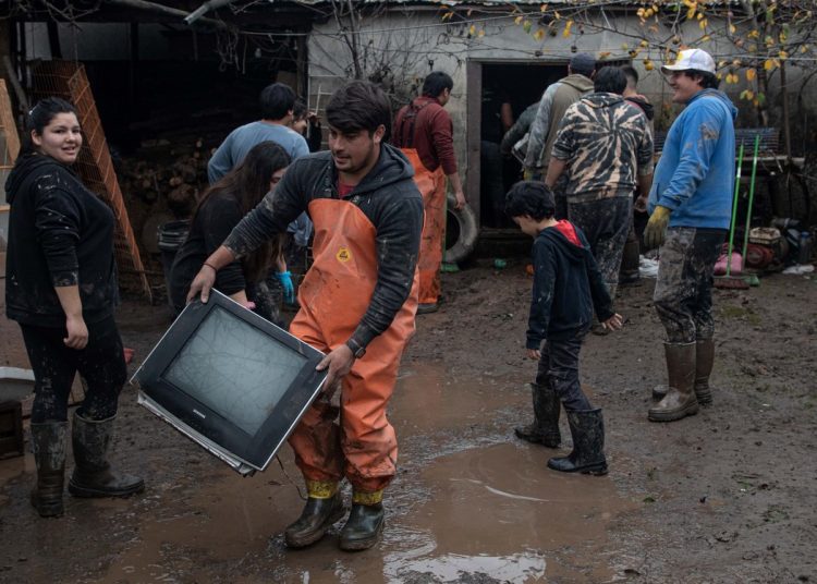 Suben a diez las personas fallecidas por el temporal en Chile, según autoridades