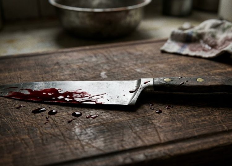 Joven sobrevive tras recibir más de 30 puñaladas en presunto ataque de su expareja en Santo Domingo Este