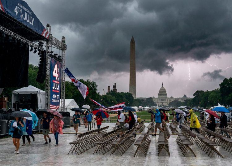 Evacúan principal celebración del 4 de Julio en Washington por amenaza de tormentas