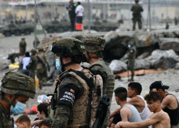 Miles de personas mantienen la presión sobre la frontera de Ceuta
