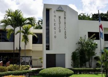 Médicos inician paro nacional de 24 horas en rechazo al arresto de cirujano en La Vega
