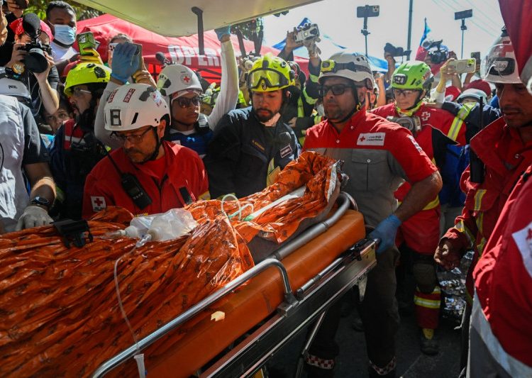 Rescatan a superviviente de los terremotos en Venezuela tras ocho días bajo los escombros