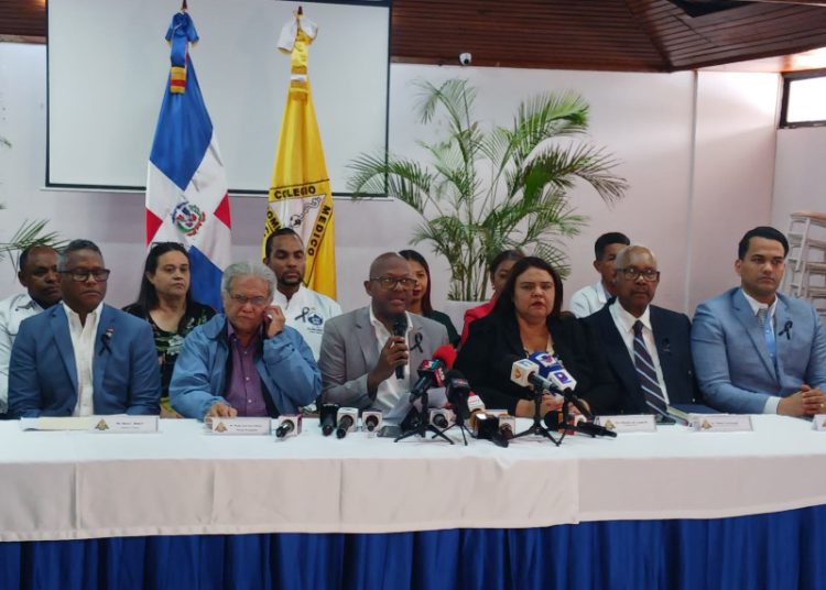 CMD convoca paro nacional tras arresto de dos médicos por presunta mala práctica en La Vega