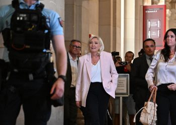 Tribunal francés habilita a Marine Le Pen para competir en las elecciones presidenciales de 2027