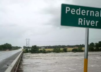 Fuertes inundaciones en Texas obligan al rescate de decenas de personas tras intensas lluvias