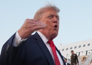 Trump: Golpeamos muy fuerte a Irán esta noche para honrar a los tres patriotas caídos