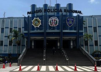 Arrestan a dos policías y dos civiles con 10 paquetes de presunta cocaína en Santo Domingo Este