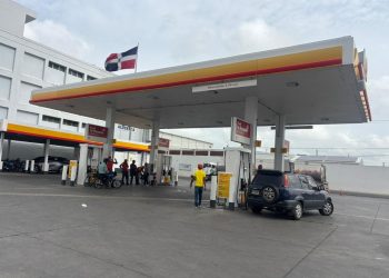 Usuarios rechazan posible retiro de verifones en estaciones de combustibles; consideran la medida perjudicial