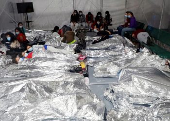 Rescatan a 16 niños que vivían confinados en una habitación en Ohio