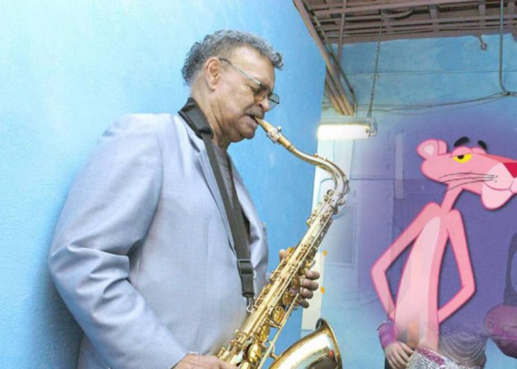 Muere Plas Johnson, legendario saxofonista del tema de La Pantera Rosa, a los 94 años