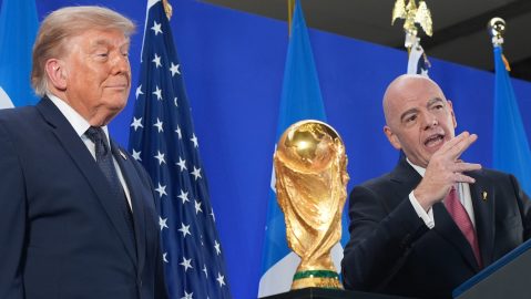 Trump asegura que pidió a Infantino levantar la suspensión de Folarin Balogun
