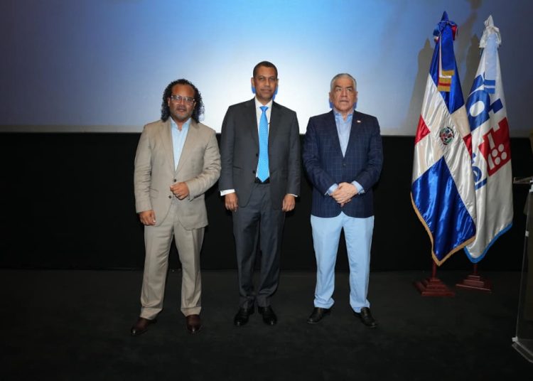 Alberto Zayas estrena «Los Soldados de la Democracia», documental que rescata un capítulo clave de la historia dominicana