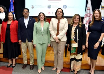 Ministerio de la Mujer promueve buenas prácticas de género con panel para el sector privado
